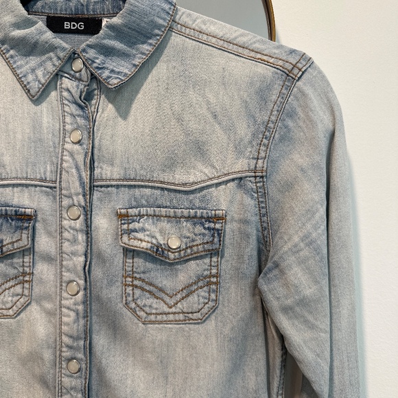 BDG Denim shirt size xs - Picture 2 of 3